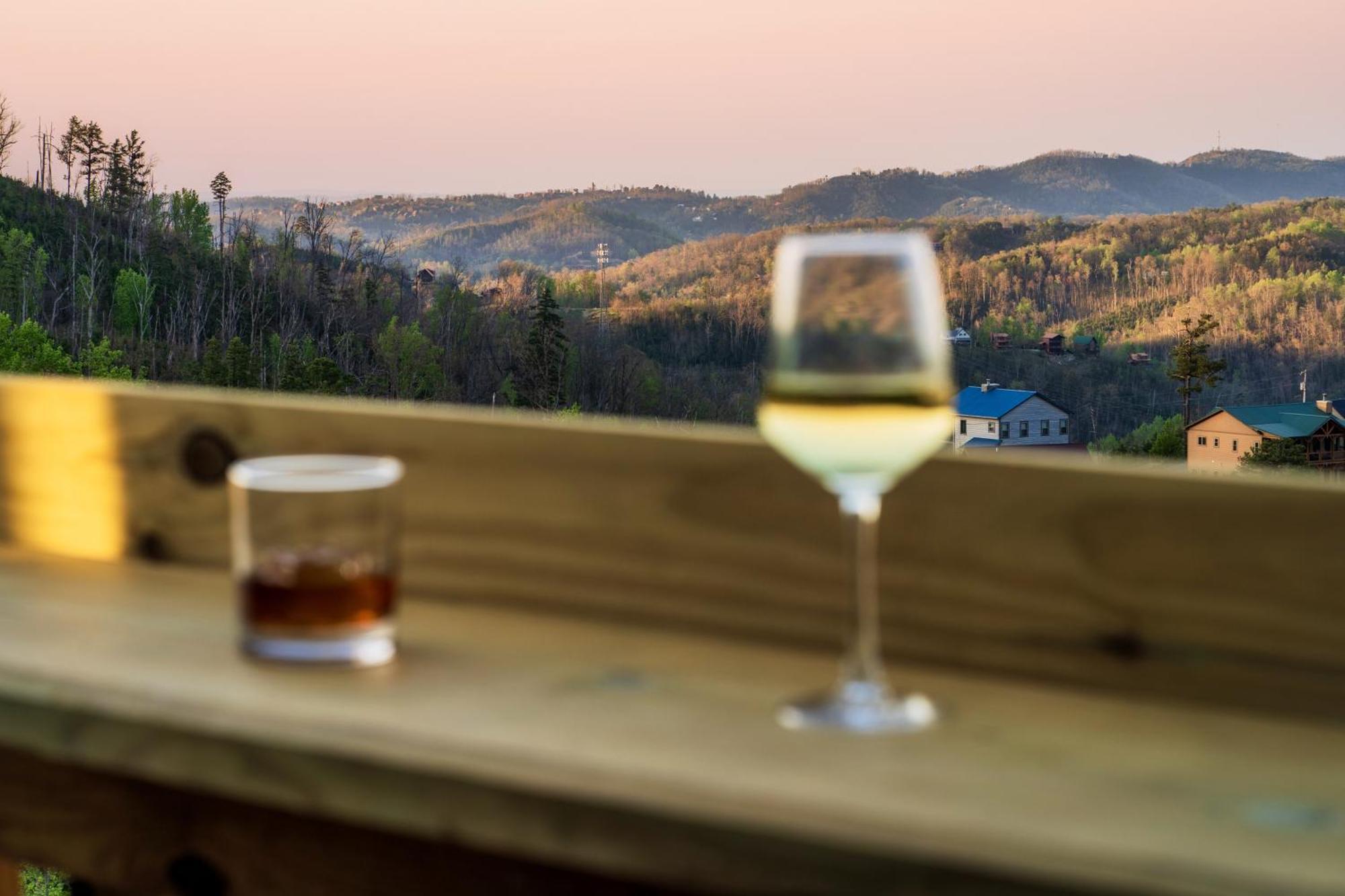 Mountainscape - Brand New Cabin W Views - Hottub - Firetable - Ps5 - Pooltable - 3 Pools Gatlinburg Zewnętrze zdjęcie